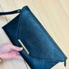 Bolso de mano con broche dorado - Imagen 9