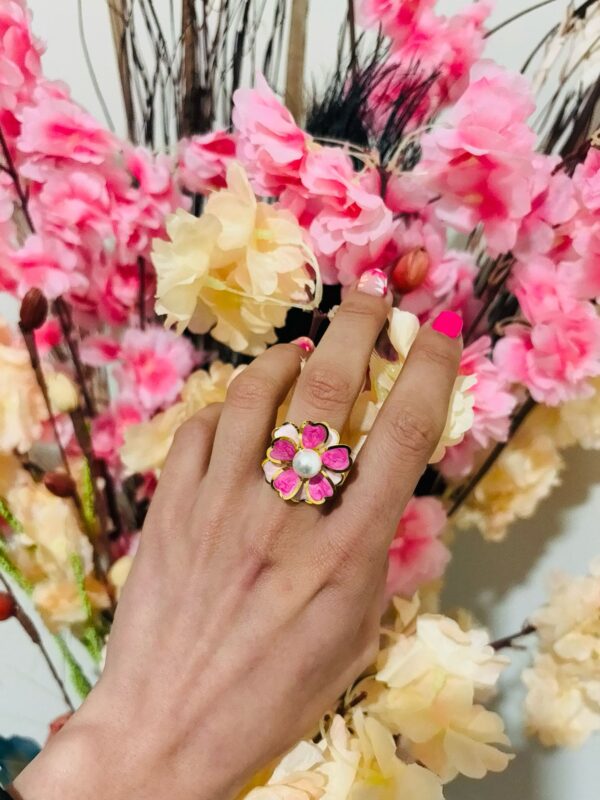 anillo de flor rosa