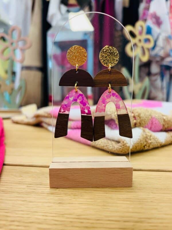 Pendientes de madera en rosa