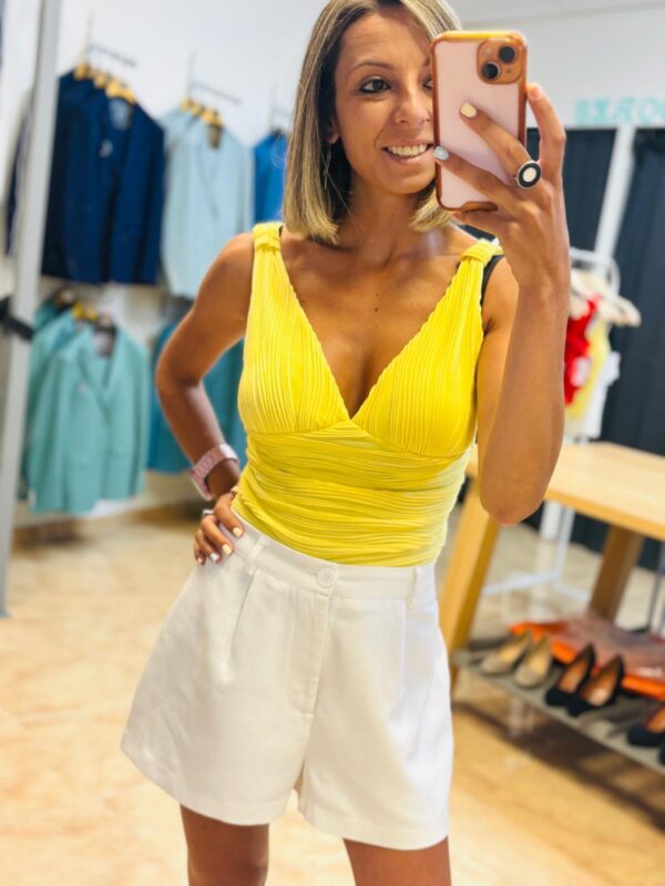 Top fruncido amarillo